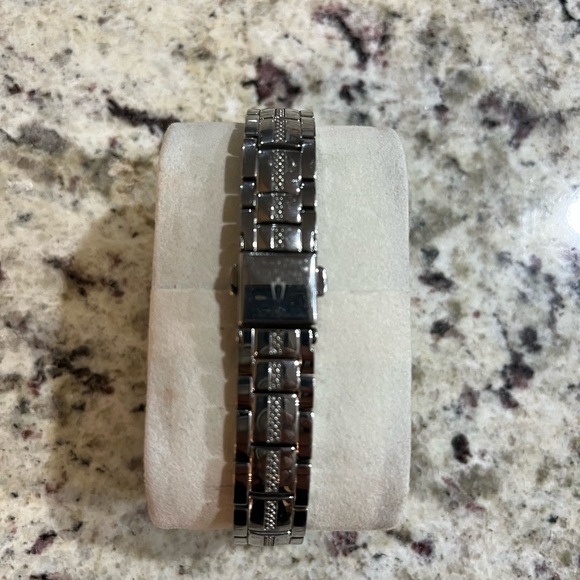 Bulova “Phantom” Iced in Crystal. Second hand dial on Mother of Pearl Dial. - Picture 2 of 4